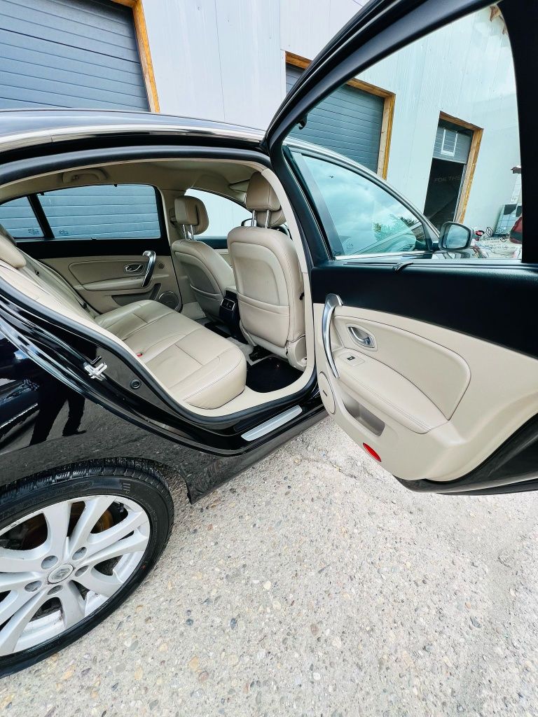 Autoturism Renault Latitude