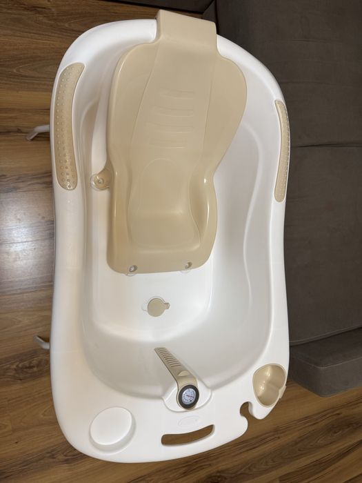 Продавам детска количка Maxi-Cosi Mura 4 2в1