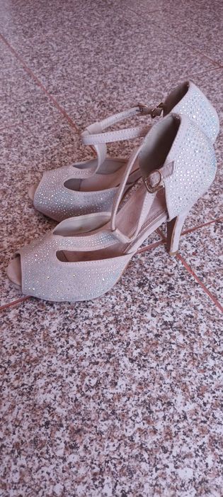 Sandale damă din piele.