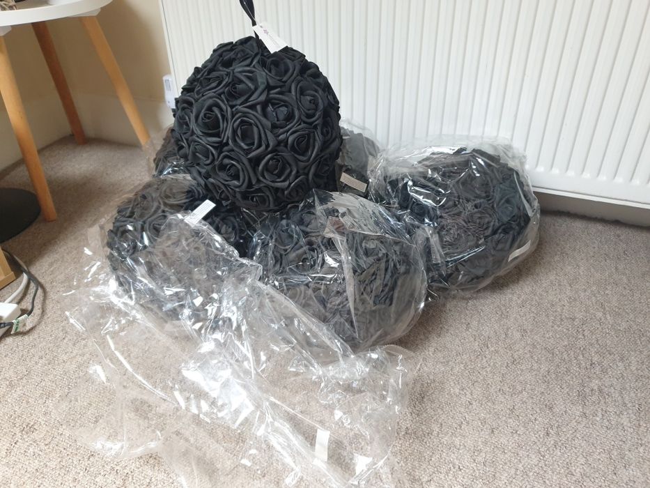 6 boluri de trandafiri negru sintetic