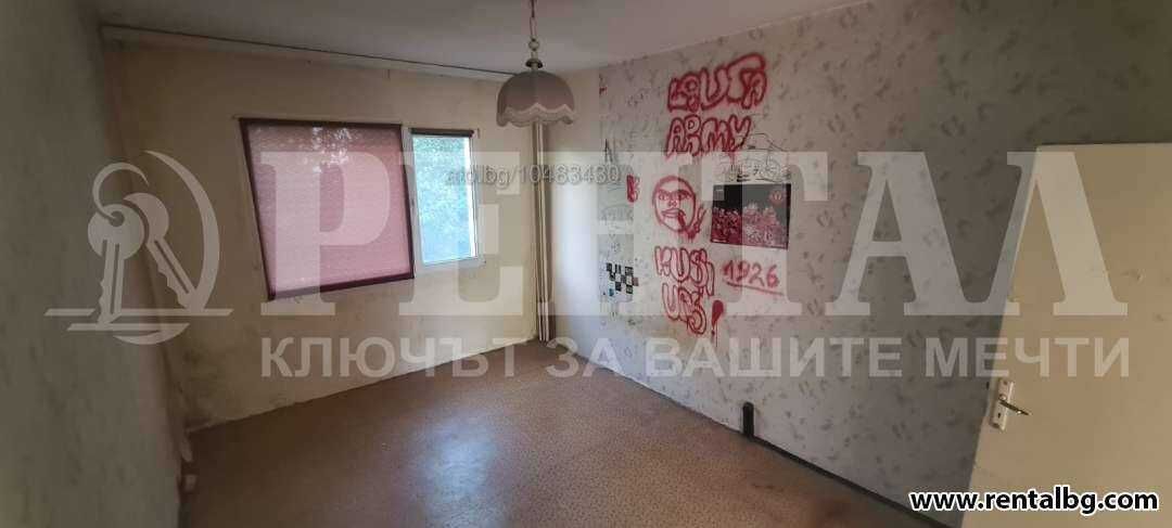 Двустаен апартамент 65 кв.м Панел 3 етаж Непоследен