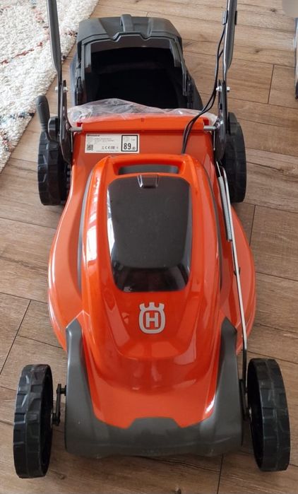 Masina tuns gazon Husqvarna LC 141iV NOUA