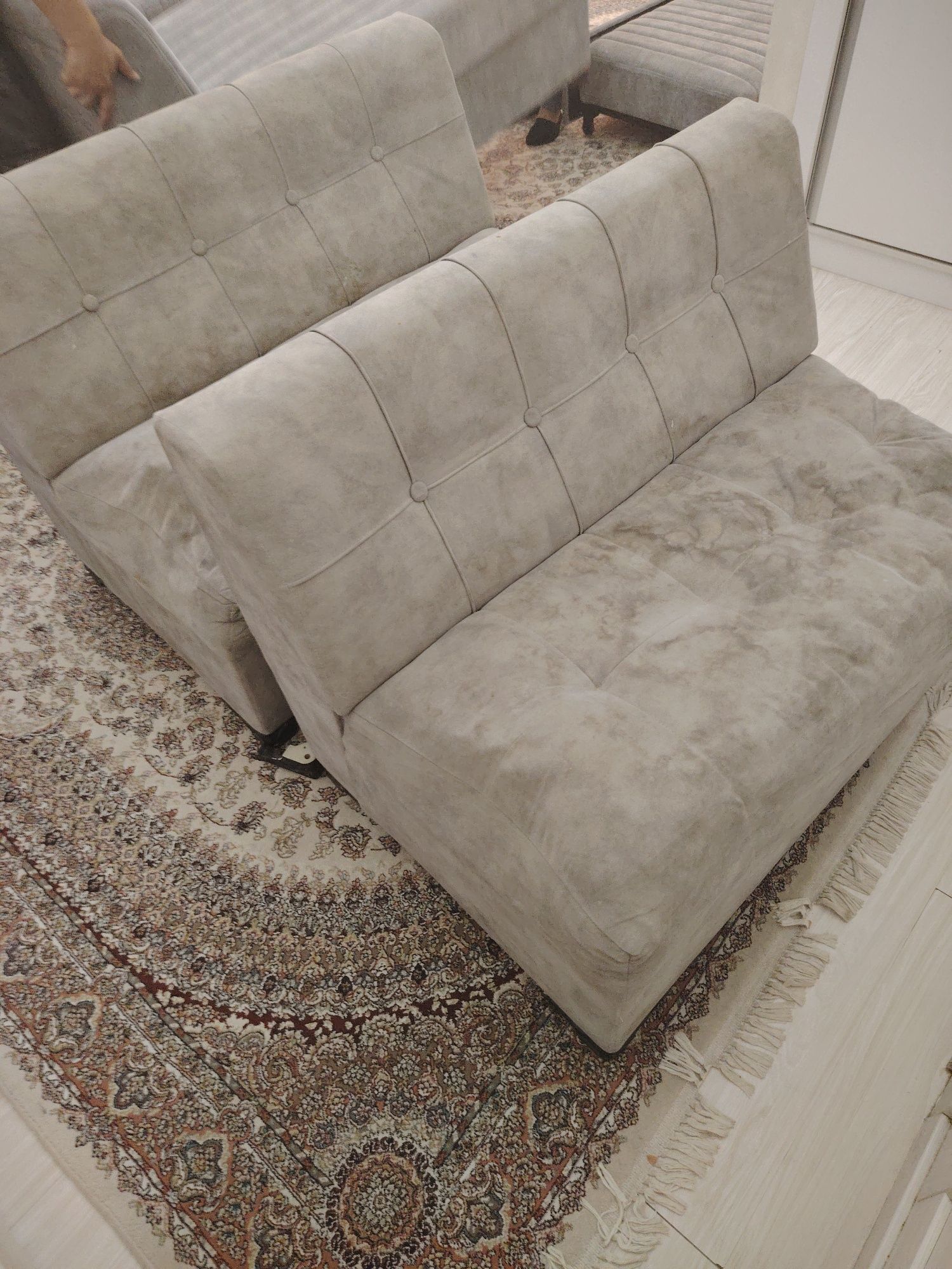 Shu ikkita divan sotiladi srochno