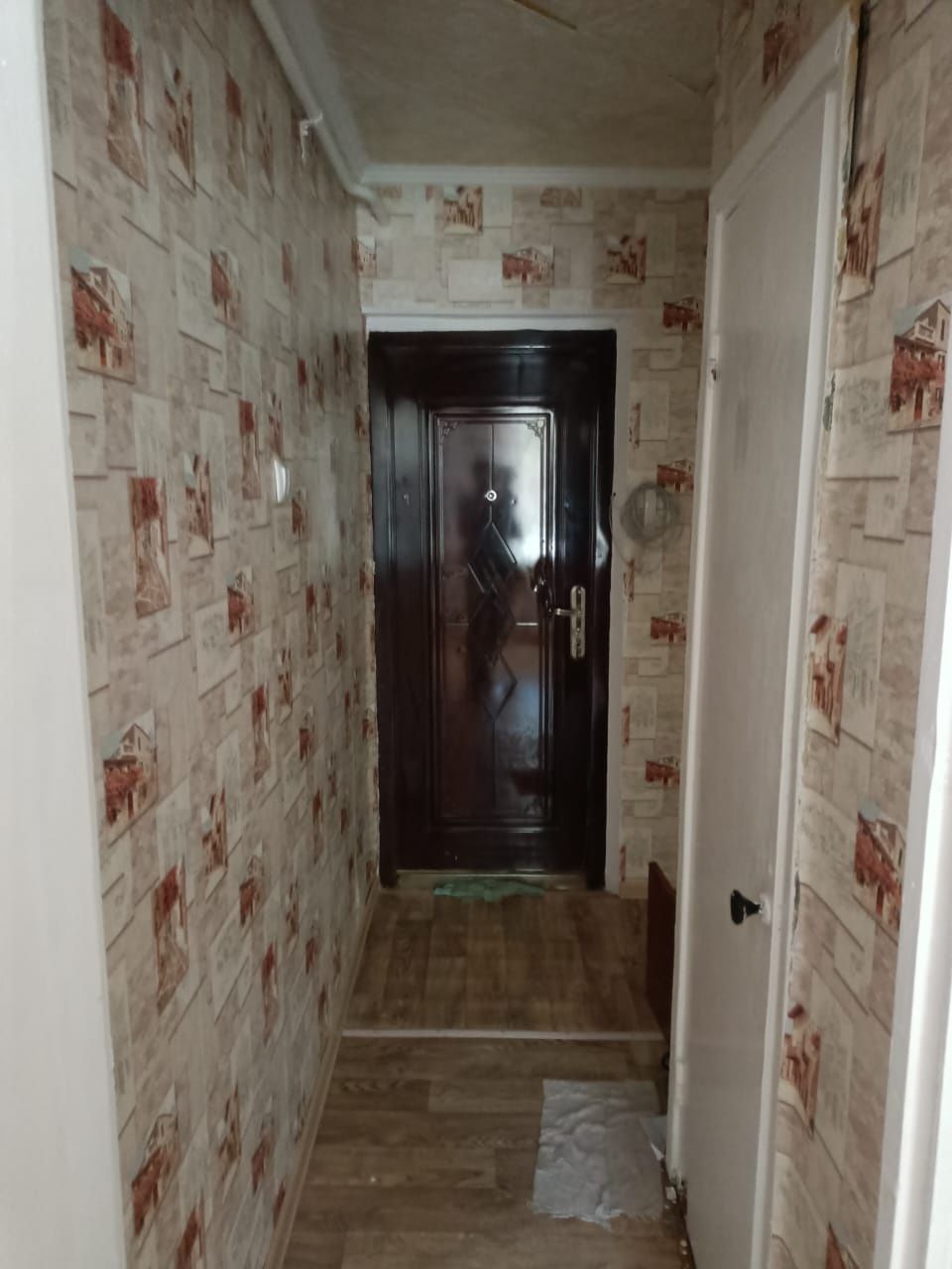 Сдам в Аренду 1 комн. 3мкр.8дом. 1 этаж