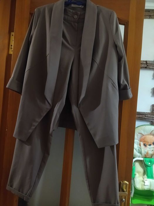 Костюм с брюками 46-48