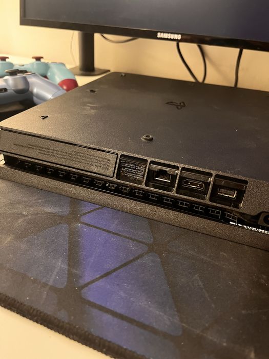 PlayStation 4 Slim 1TB cu cutie + 3 jocuri și căști MarsGaming