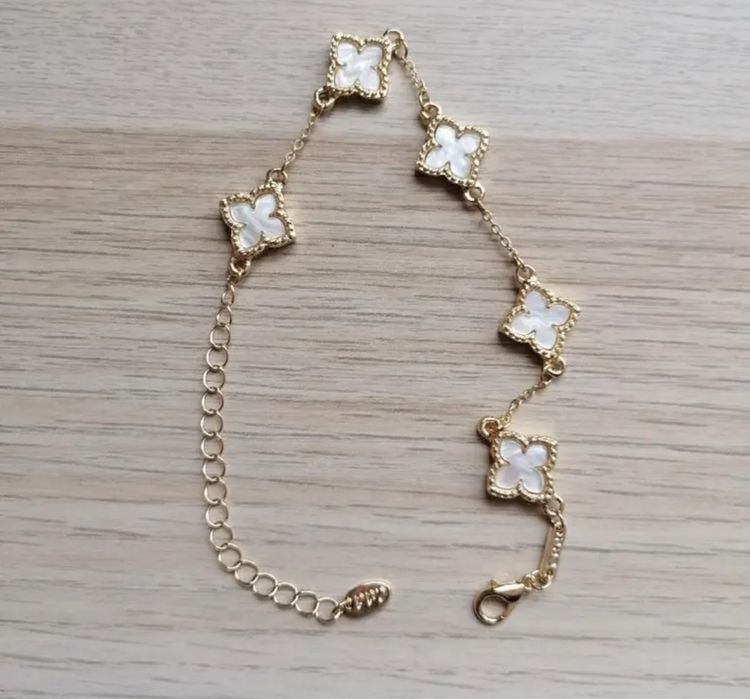 Гривни на детелини и Комплекти бижута