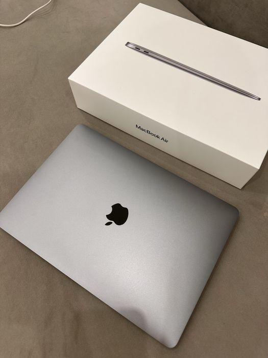 Продам Macbook Air 2020 M1, 256 гб