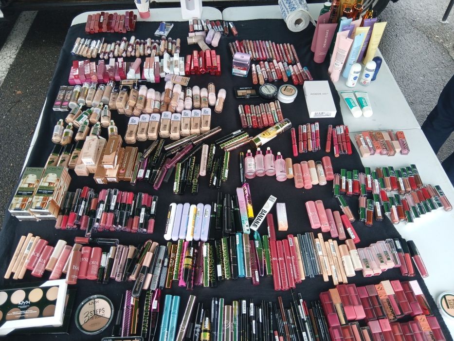 Vând machiaje la buc sau pachet