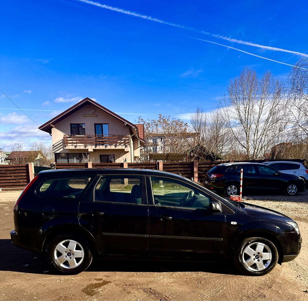 Ford Focus 2006 , benzina , carte de Romania