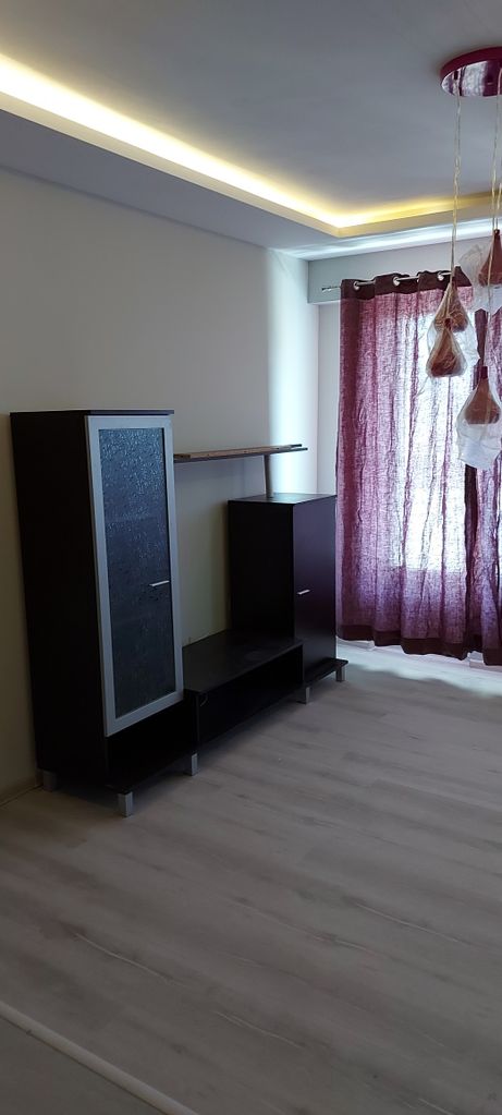 Дава се под наем Тристаен апартамент в Горна Оряховица - 70 кв.м за 280.5 € - Снимка #2