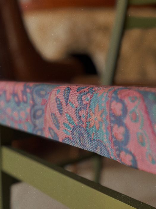 Реставриран дървен стол