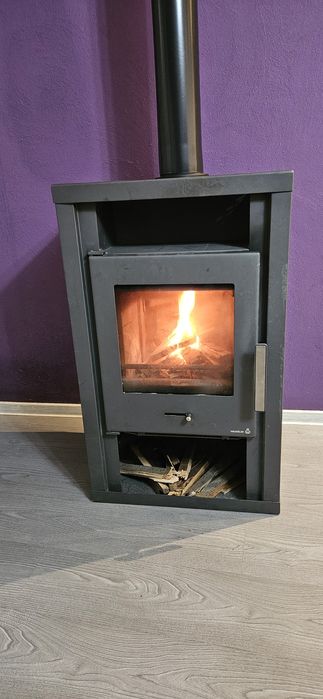 Vând șemineu pe lemne