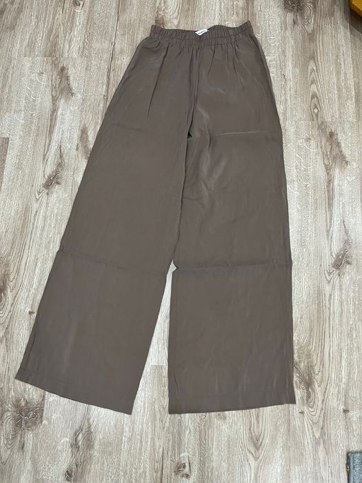 Нов панталон от reserved