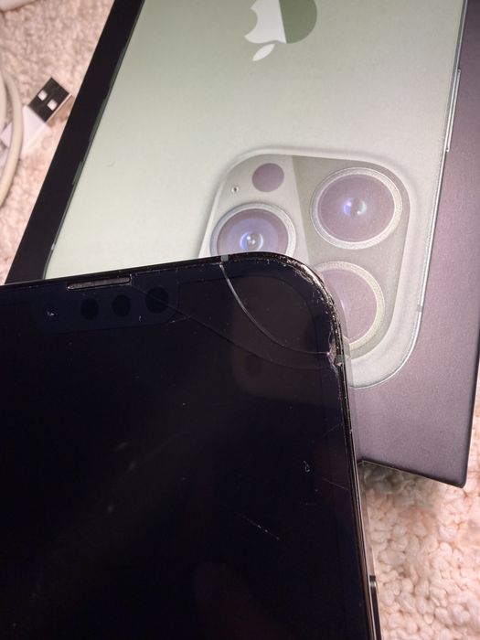 Vând Apple iPhone 13 Pro 512 GB împreună cu accesoriile din imagini