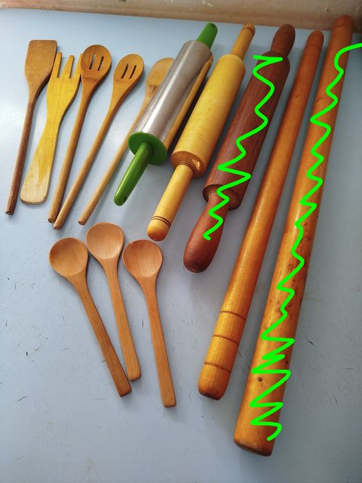 Половники, ложки ,разделочная доска,чеснокодавилки, скалки