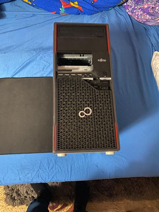 Vand/schimb pc,monitor,volan cu pedale,mouse,mouse pad,tastatura