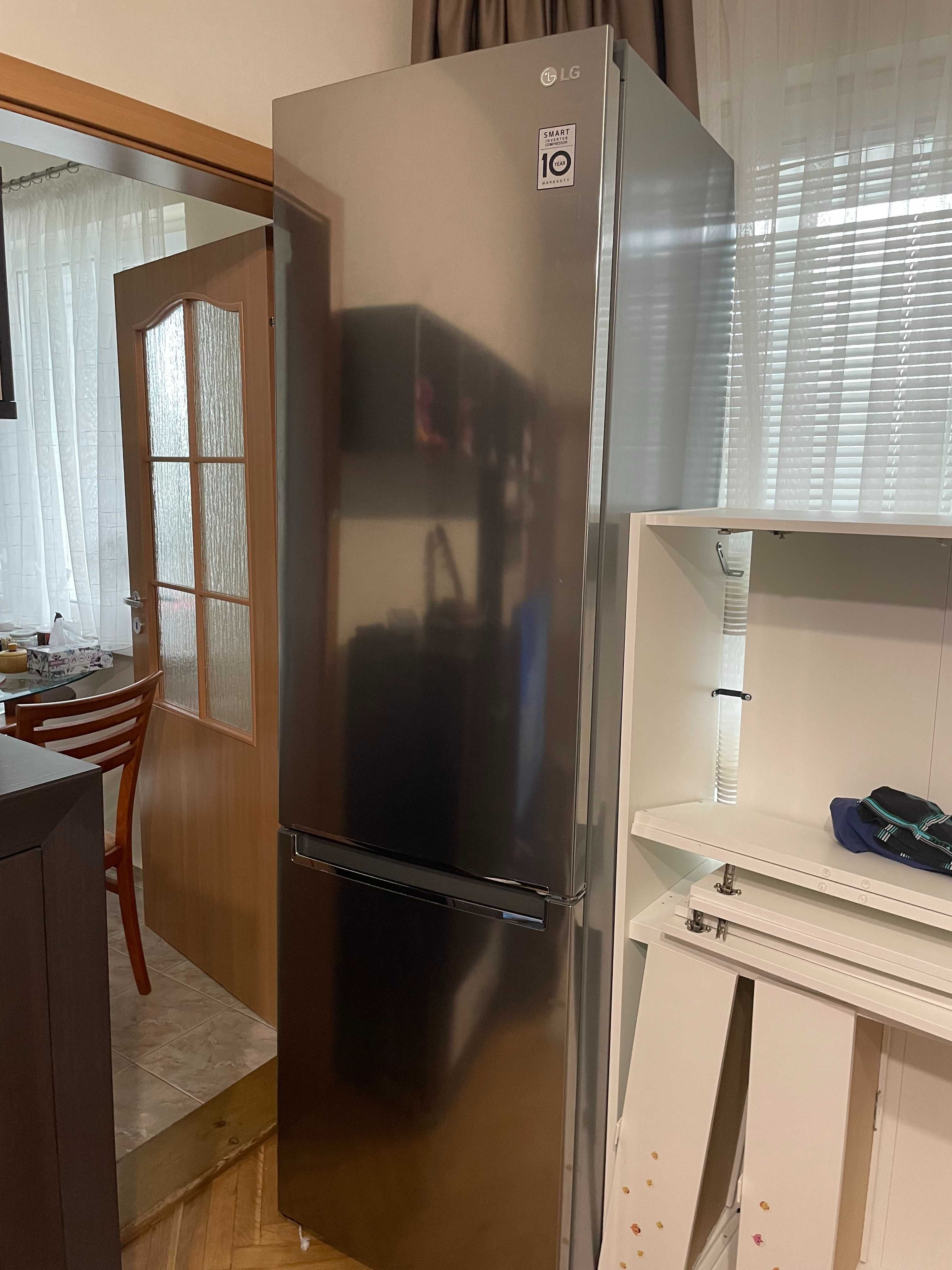 Хладилник LG c долна камера, почти нов  DoorCooling⁺™ технология, 384L