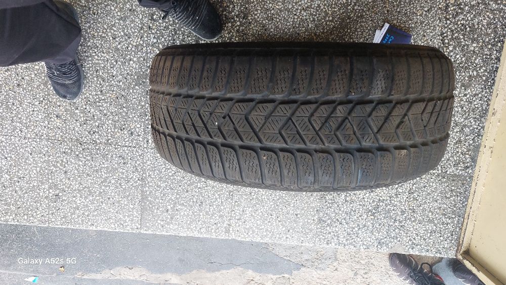 Гуми 17 цола 225 на 50  марка pirelli