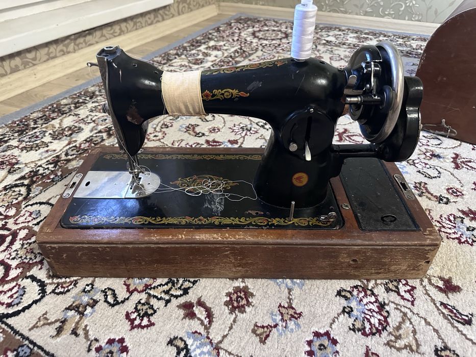 Продам швейную советскую машинку