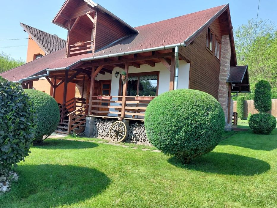 Inchiriez casa cu vedere spre lac