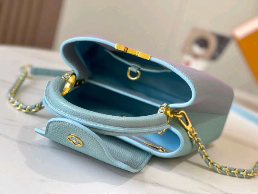 Geanta Louis Vuitton Capucines piele pe stoc