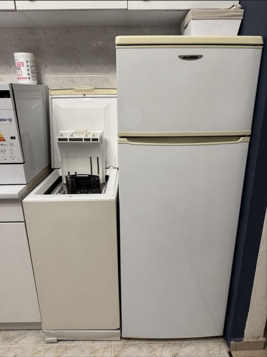 Хладилник с фризер Alaska