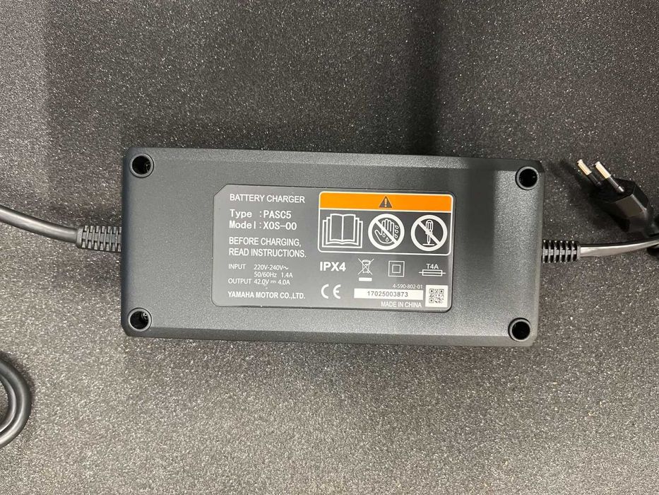 Yamaha 42V 4A 4pin charger PASC5/ Зарядно за електрически велосипед
