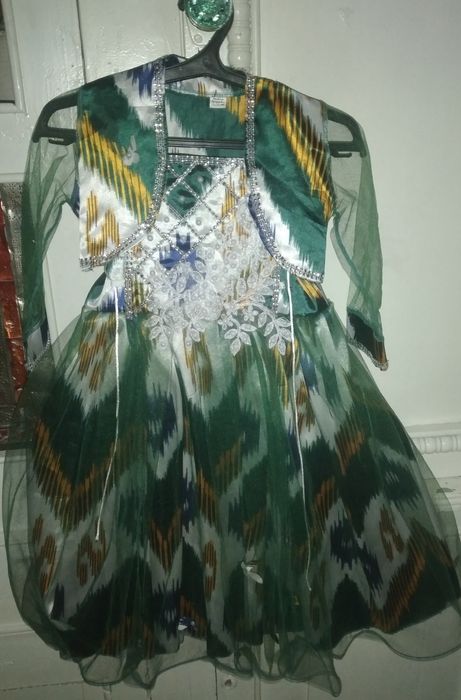 3,4 yoshdigi qizlani ko'ylegi 2martta kiyilgan