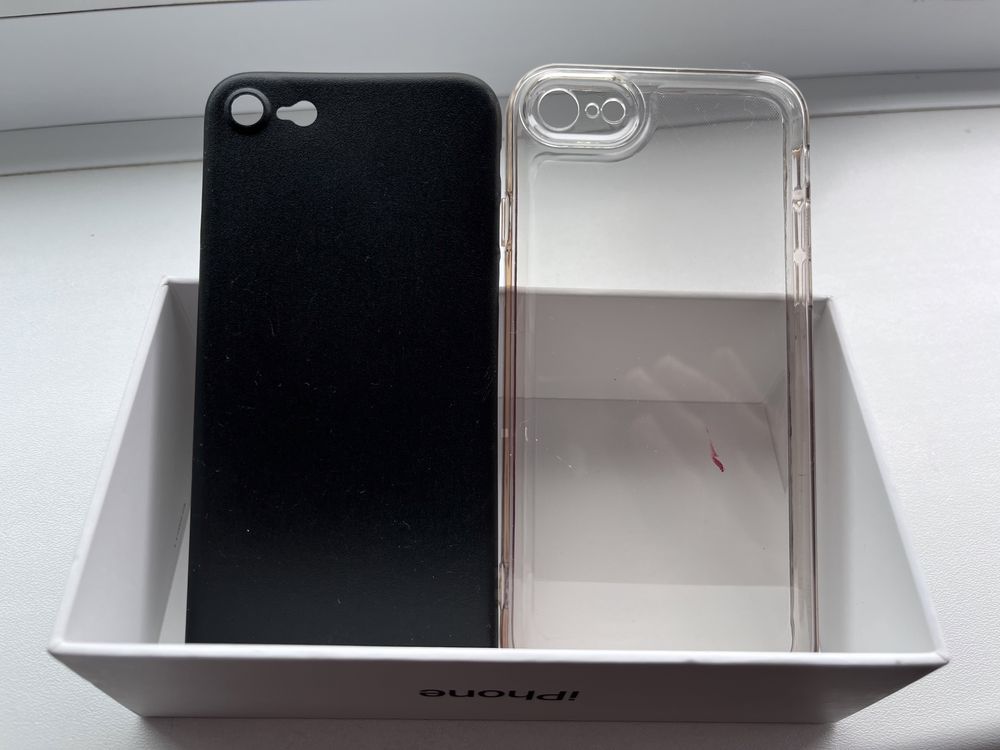 Iphone 7 128 GB negru + cartela si 2 huse cadou