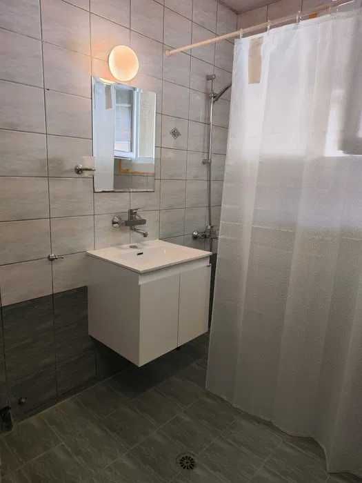 Дава се под наем Тристаен апартамент в София, Зона Б-18 - 123 кв.м за 700 € - Снимка #3
