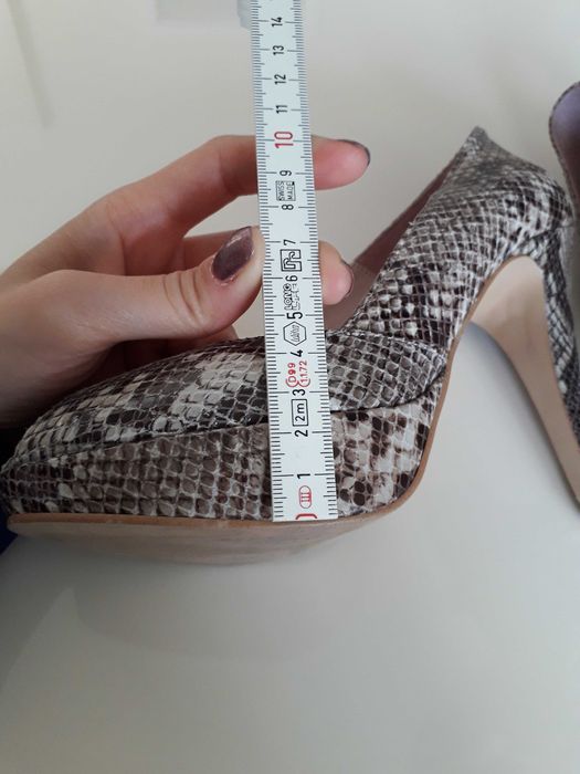 Дамски обувки на висок ток