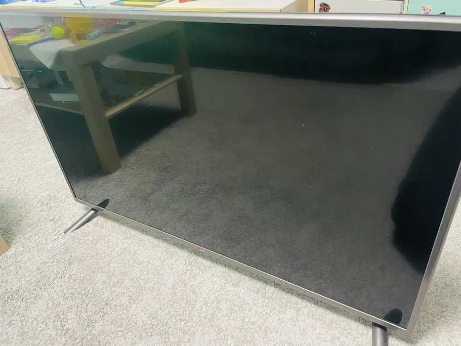 Televizor LED LG 107 cm / garantie + suport perete