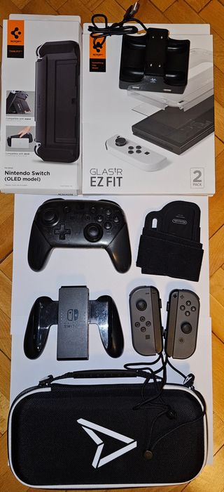 Vând Nintendo Switch OLED ca nou cu accesorii