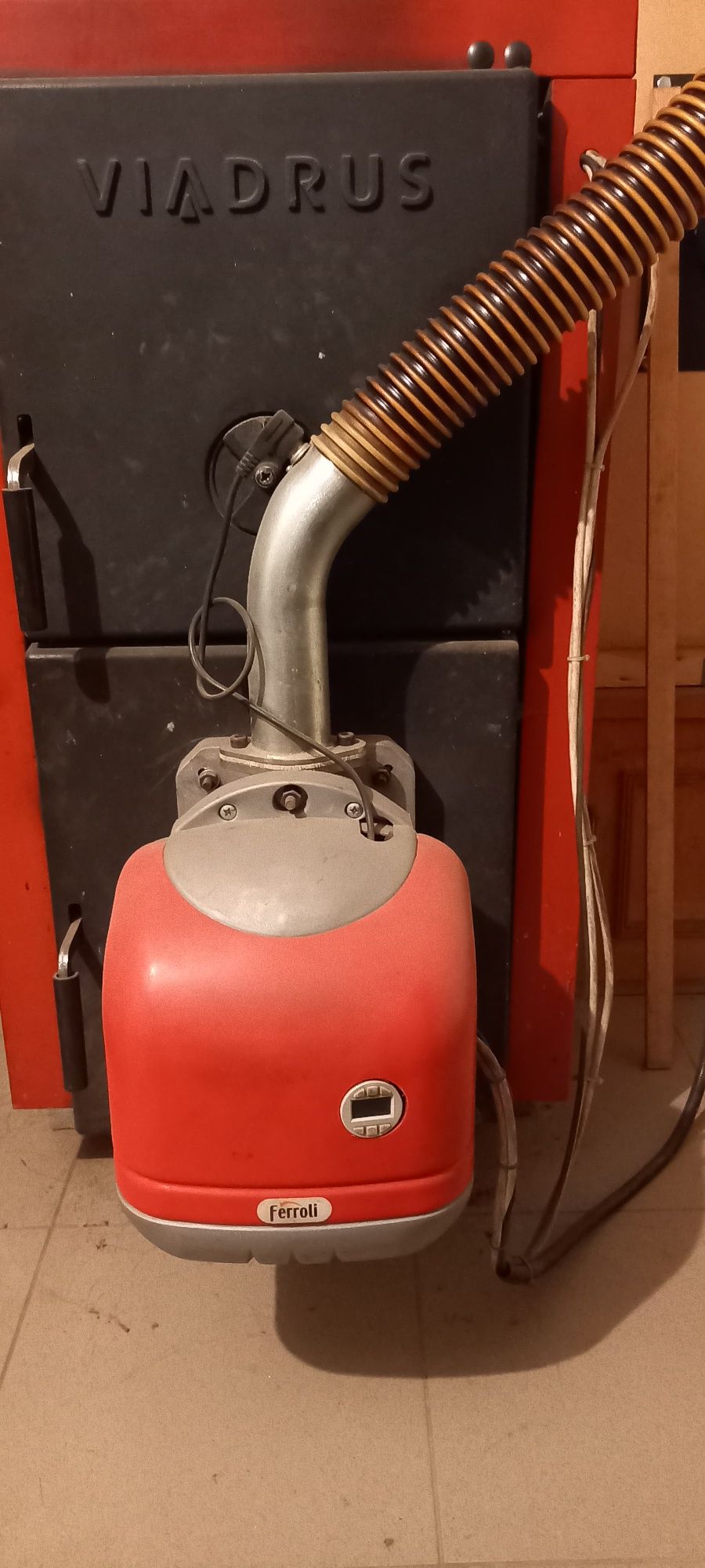 Котел Виадрус с горелка ,шнек и бункер за пелети 35kw
