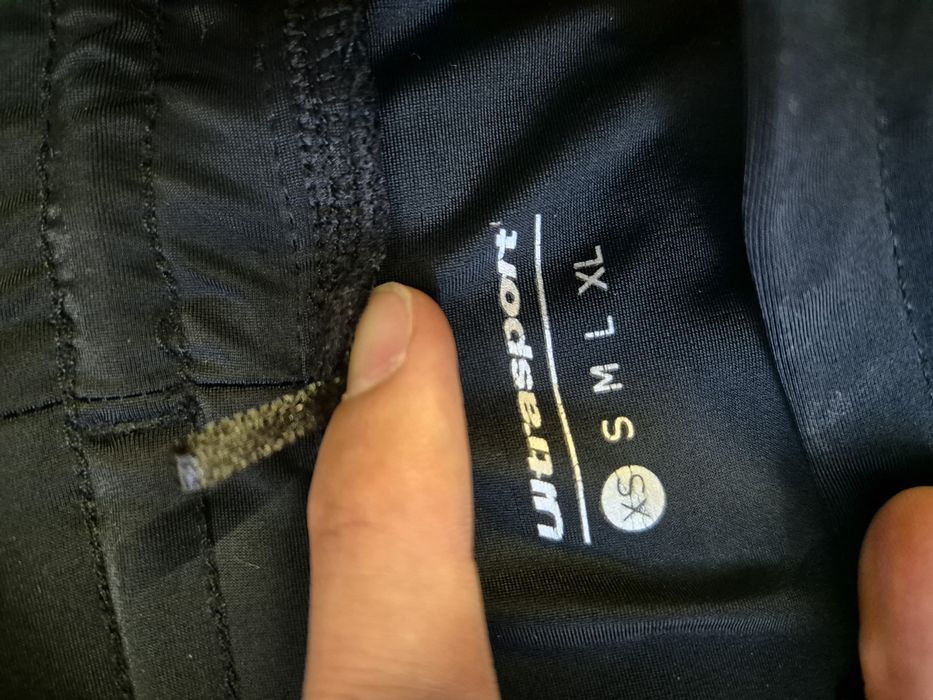 Панталонки за спорт с мек протектор отзад