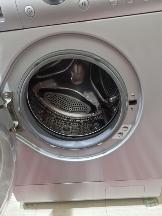 Стиралка  практически рабочая можно на запчасти