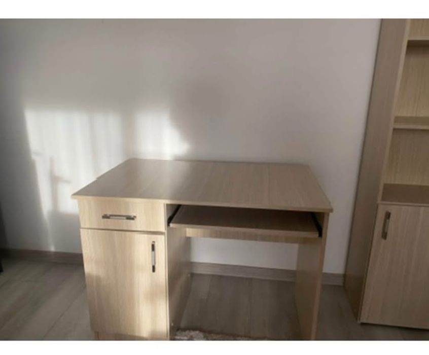 Vand birou si 2 biblioteci de birou