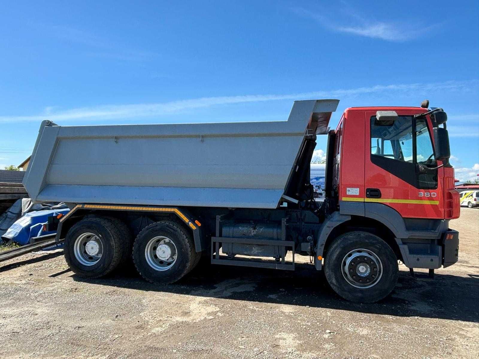 Autobasculanta IVECO TRAKKER