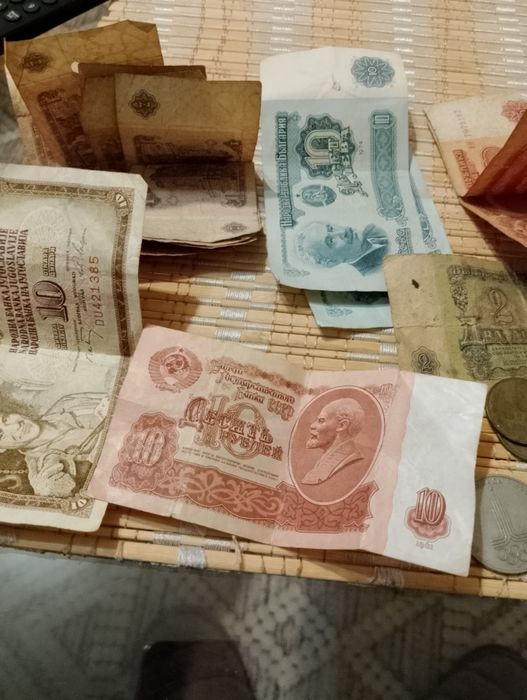 Стари банкноти и монети