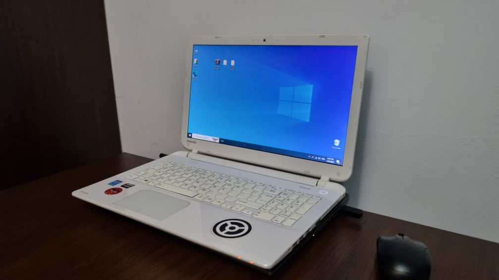 Vand laptop Toshiba i5 , ssd , 8GB ram