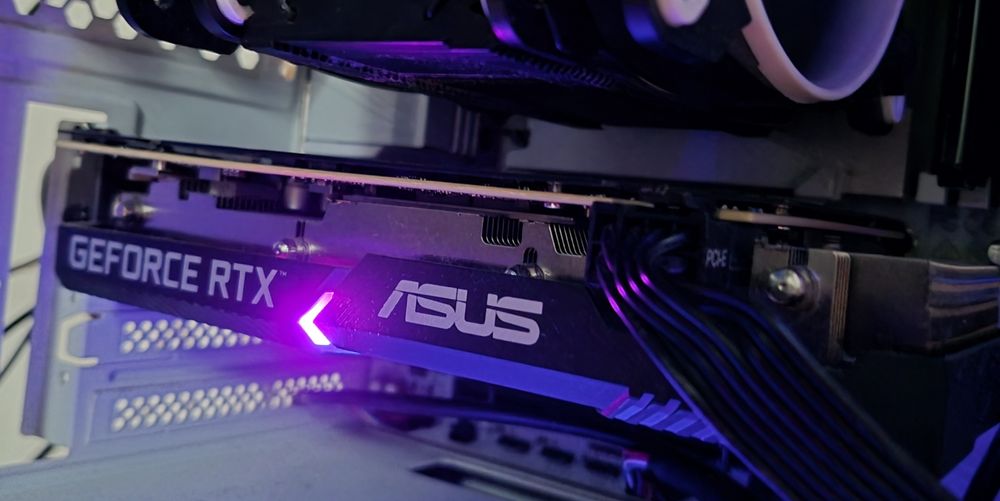 Asus dual rtx 3050 8gb + susrsa aqirys pulsar 550w