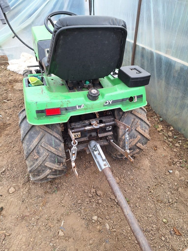 Vand tractor perfect funcțional