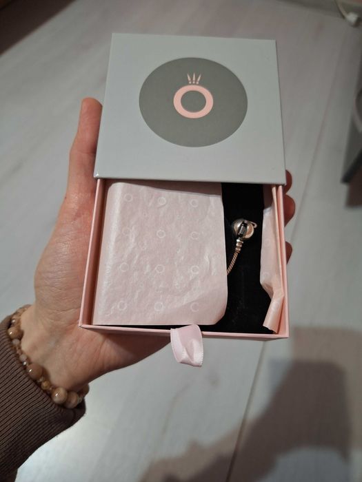 Гривна и висулка на Pandora