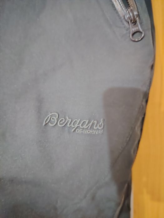 Vînd pantaloni bărbați drumeții -sky  marini L -XL preturi 100-150 lei