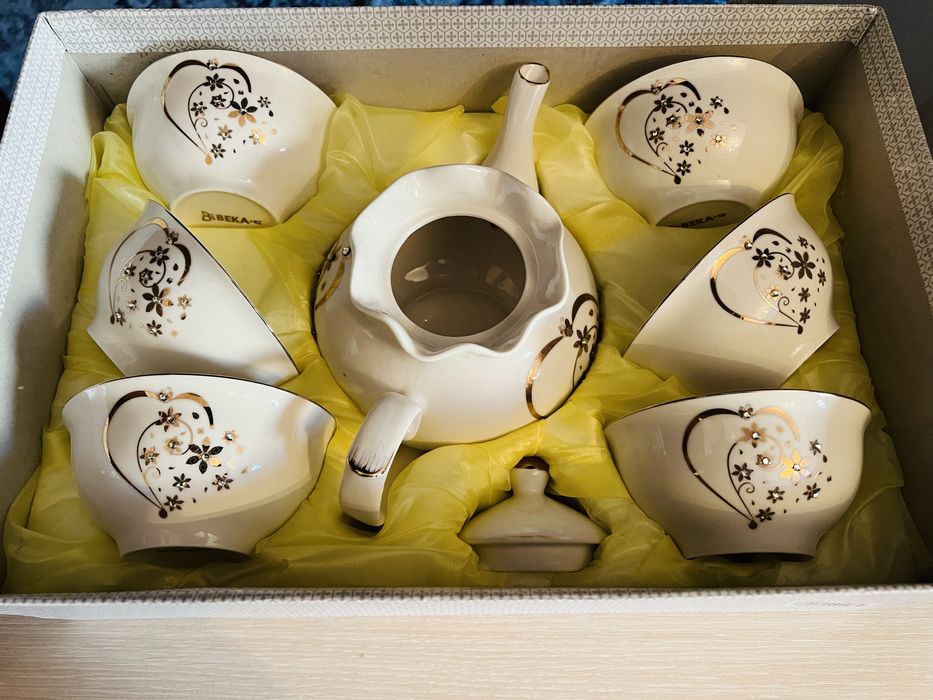 Продам срочно чайный сервиз