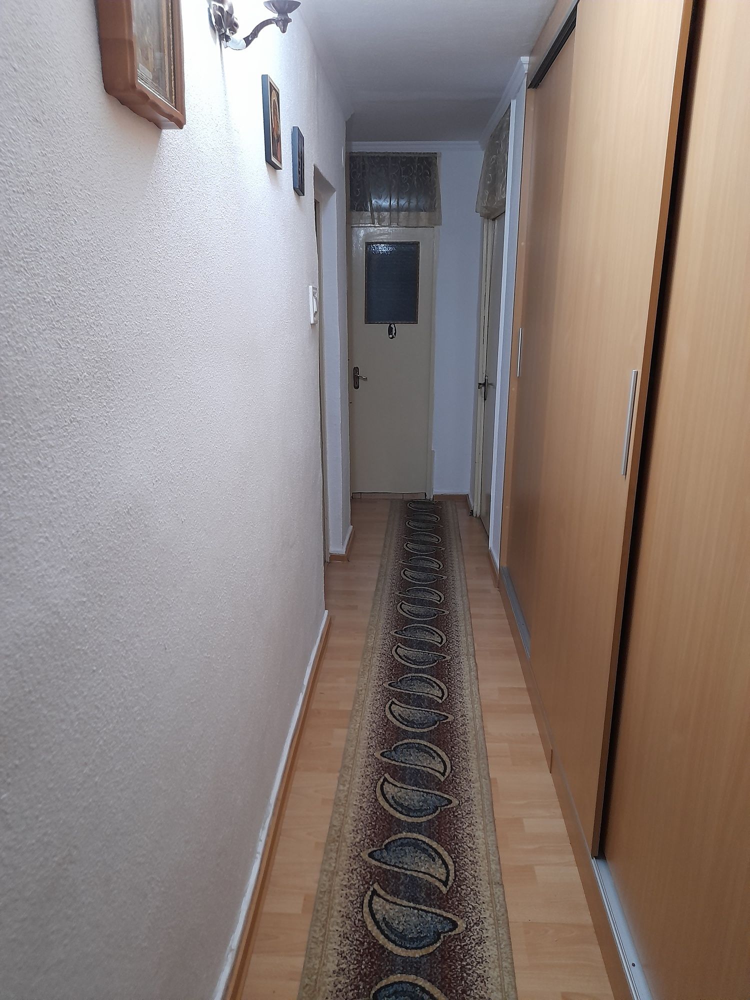 Vând apartament 4 camere