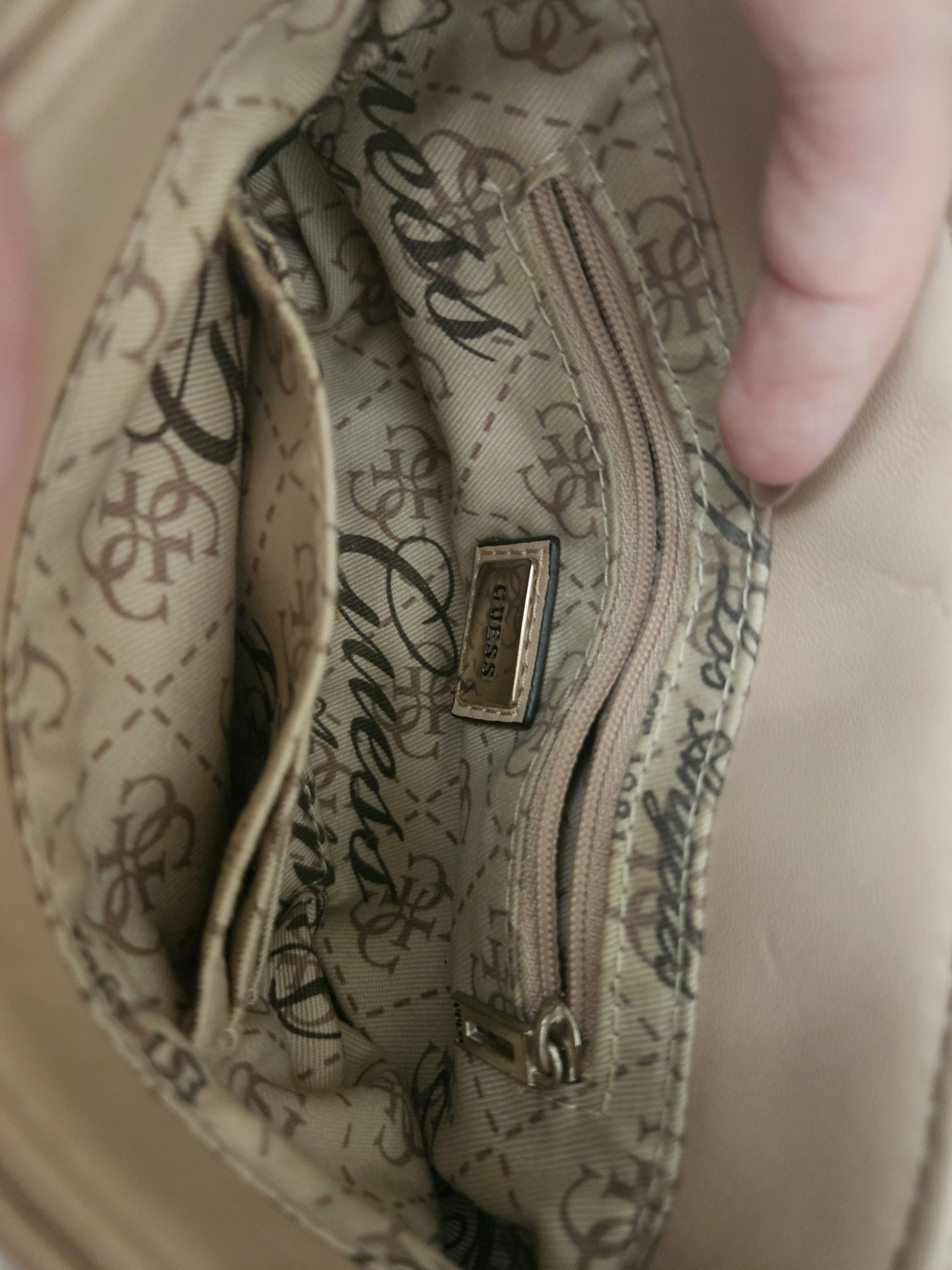 Оригинална малка чанта Guess