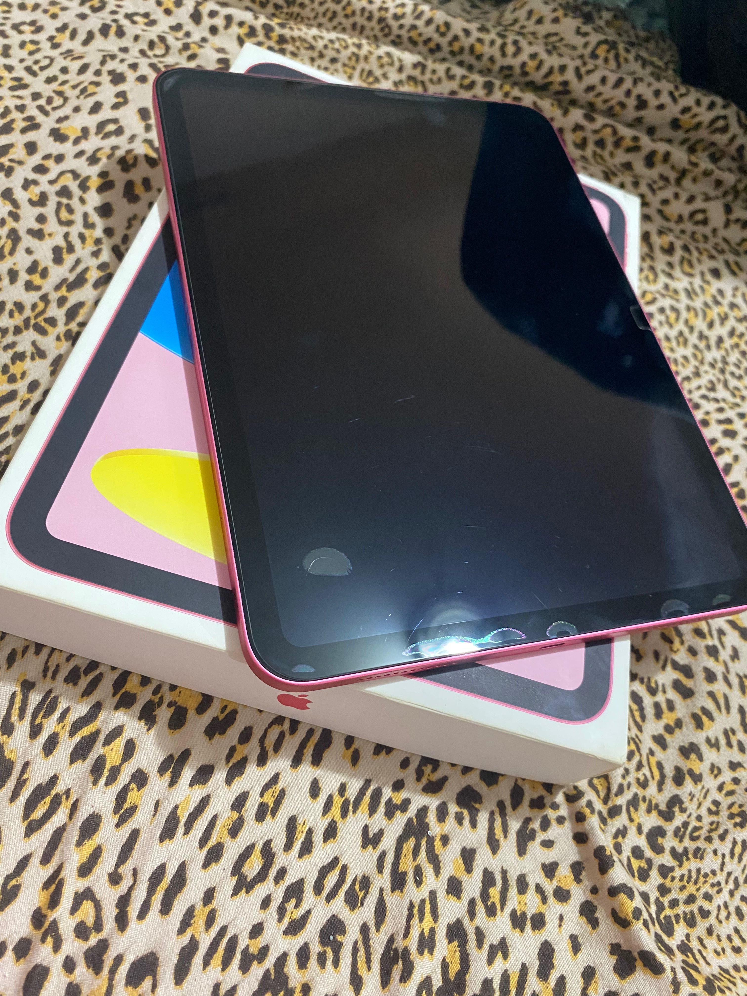 iPad 10 (2022), 256GB, Wi-Fi, Roz – cu husă și cablu original.