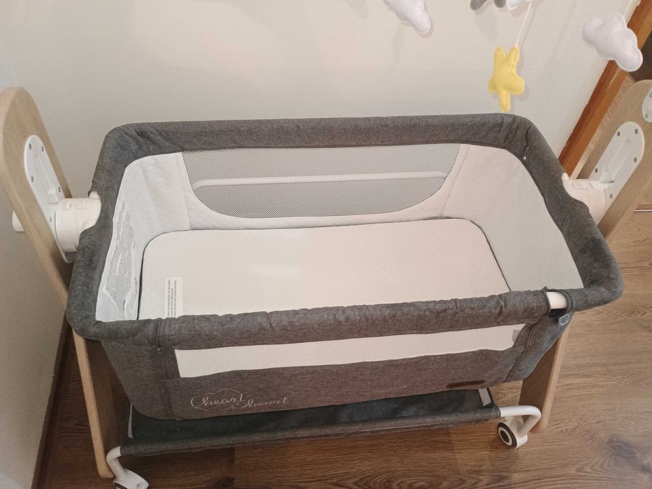 Бебешко легло next to me